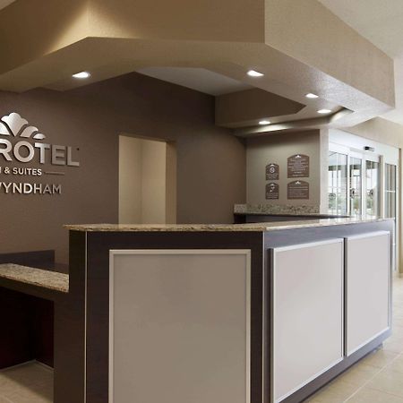 Microtel Inn & Suites Kenedy Екстериор снимка