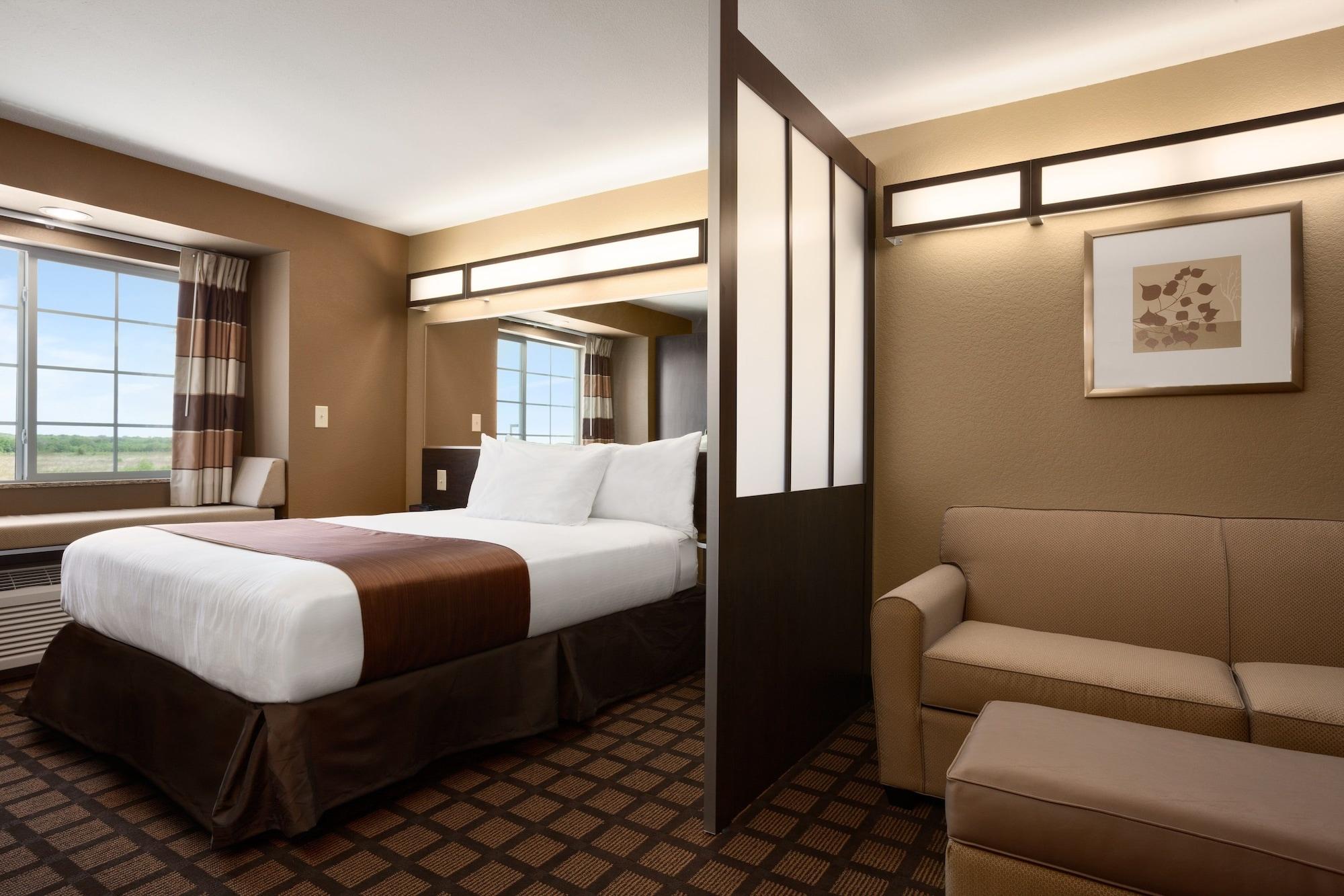 Microtel Inn & Suites Kenedy Екстериор снимка