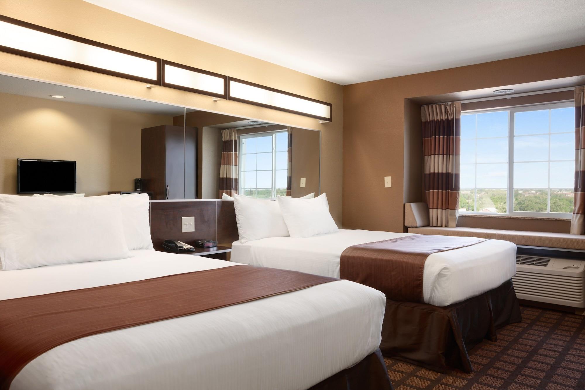 Microtel Inn & Suites Kenedy Екстериор снимка
