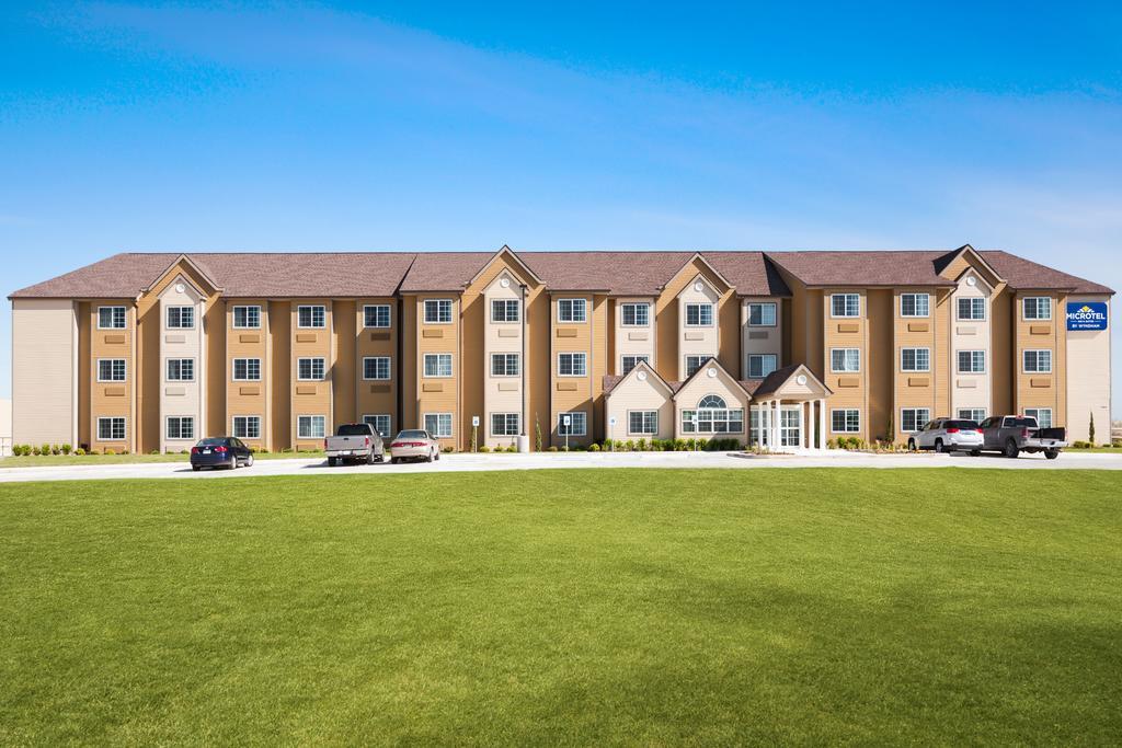 Microtel Inn & Suites Kenedy Екстериор снимка