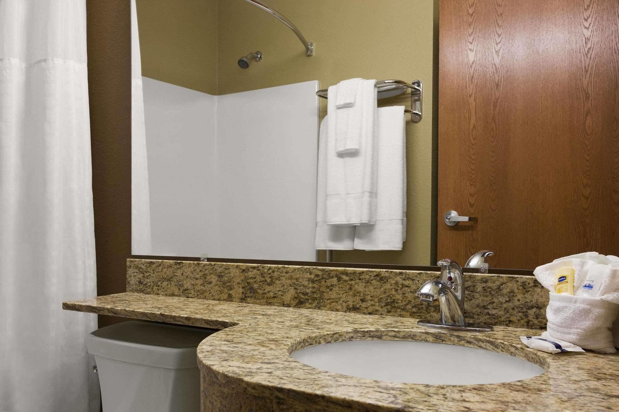 Microtel Inn & Suites Kenedy Екстериор снимка