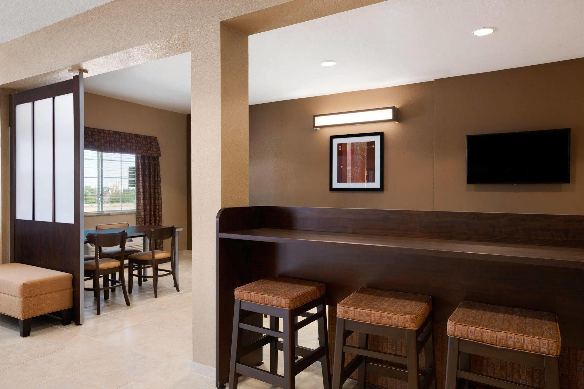 Microtel Inn & Suites Kenedy Екстериор снимка