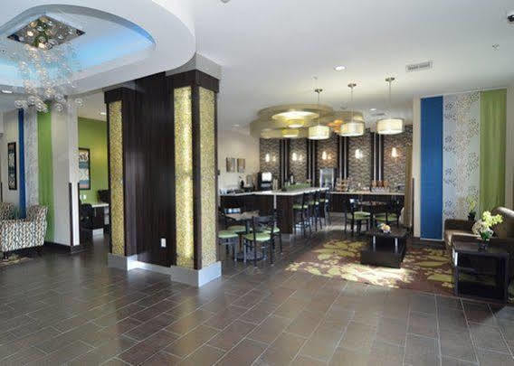 Microtel Inn & Suites Kenedy Екстериор снимка