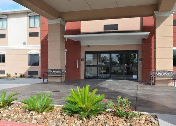 Microtel Inn & Suites Kenedy Екстериор снимка